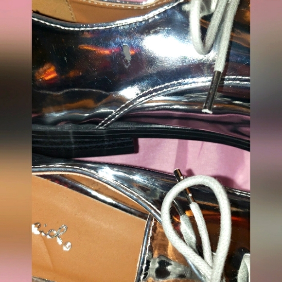 QUPID SHINING SILVER DRESS SHOES SIZE 10 - Picture 5 of 5
